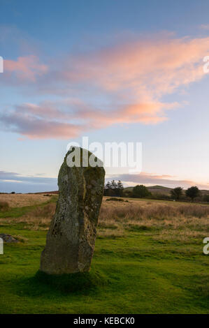 Sonnenaufgang bei Mitchell's Falten Stone Circle, in der Nähe der Priester Weston, Shropshire. Stockfoto