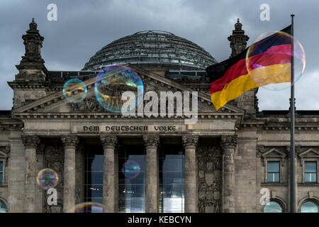 - Der Bundestag Der Bundestag ist die Verfassungs- und gesetzgebende Organ auf Bundesebene in Deutschland. Stockfoto