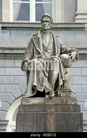Brüssel, Belgien. Statue: Adolphe Quetelet (Lambert Adolphe Jacques Quetelet; 1796-1874) Astronom und Begründer des Brüsseler Informationsstelle.... Stockfoto