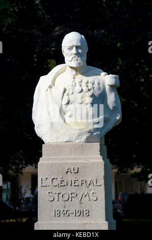 Brüssel, Belgien. Büste von Émile Pierre Joseph Stürme (1846-1918), Soldat und Entdecker, Square de Meeus Stockfoto