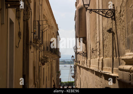 Wandern rund um Ortigia Siracusa Stockfoto