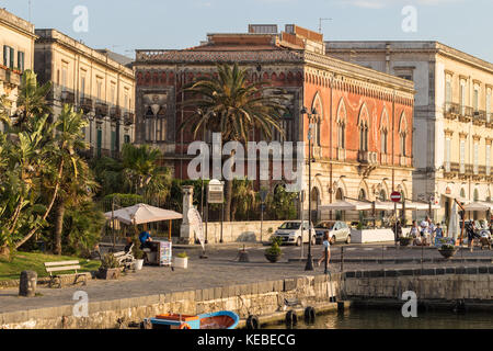 Wandern rund um Ortigia Siracusa Stockfoto