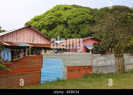 Typische Häuser, Tortuguero Dorfzentrum, Provinz Limón, Karibik, Costa Rica, Mittelamerika Stockfoto