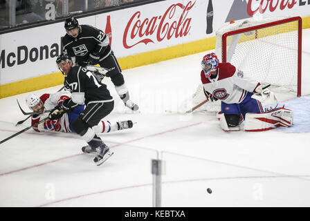 Los Angeles, Kalifornien, USA. Oktober 2017. Montréal Canadiens Verteidiger Shea Weber (6) und Los Angeles Kings vorne Jeff Carter (77) in Aktionen während eines 2017-2018 NHL Hockey-Spiel zwischen Los Angeles Kings und Montréal Canadiens in Los Angeles am 18. Oktober 2017. Los Angeles Kings gewann 5-1 Kredit: Ringo Chiu/ZUMA Wire/Alamy Live News Stockfoto