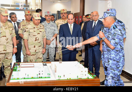 Alexandria, Alexandria, Ägypten. Oktober 2017. Der ägyptische Präsident Abdel Fattah al-Sisi nimmt am 19. Oktober 2017 an der Zeremonie des ägyptischen Marinetag in Alexandria, Ägypten, Teil.Quelle: Ägyptischer Präsident Büro/APA Images/ZUMA Wire/Alamy Live News Stockfoto