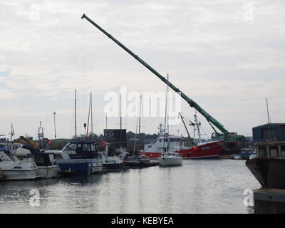 Queenborough, Kent, UK. 19 Okt, 2017. Die Umweltagentur führen Sie Tests auf die Flut Tor am Eingang Queenborough Creek als Teil der Werke liegt die Barriere zu sanieren. Credit: James Bell/Alamy leben Nachrichten Stockfoto