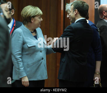 Brüssel, Belgien. 19. Oktober 2017. Angela MERKEL, Bundeskanzlerin von Deutschland, Therersa May Premierministerin von Großbritannien und Emmanuel Macron Präsident von Frankreich beim Europäischen Rat, während des Runden Tisches. Kredit: Leo Cavallo/Alamy Live Nachrichten Stockfoto