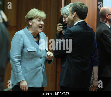 Brüssel, Belgien. 19 Okt, 2017 Angela Merkel, Bundeskanzlerin der Bundesrepublik Deutschland, therersa kann Premierminister von Großbritannien und Emmanuel längestrich Präsident von Frankreich auf der Tagung des Europäischen Rates, die während der Runde Tisch. Credit: leo Cavallo/alamy leben Nachrichten Stockfoto