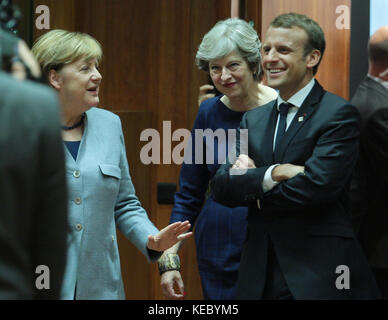 Brüssel, Belgien. 19 Okt, 2017 Angela Merkel, Bundeskanzlerin der Bundesrepublik Deutschland, therersa kann Premierminister von Großbritannien und Emmanuel längestrich Präsident von Frankreich auf der Tagung des Europäischen Rates, die während der Runde Tisch. Credit: leo Cavallo/alamy leben Nachrichten Stockfoto