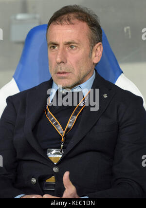 Sinsheim, Deutschland - 19. Oktober, Rhein-Neckar-Arena. Trainer Abdullah Avci von Istanbul während des Spiels zwischen TSG Hoffenheim und Istanbul Basaksehir FK beim 3. Spieltag in der Gruppe C der Europa-Liga. (Foto von Ulrich Roth / ulrich-roth.de) +++ Foto ist honorarpflichtig +++ Stockfoto