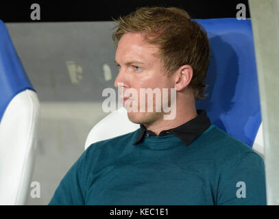 Sinsheim, Deutschland - 19. Oktober, Rhein-Neckar-Arena. Trainer Julian Nagelsmann von Hoffenheim während des Spiels zwischen TSG Hoffenheim und Istanbul Basaksehir FK beim 3. Spieltag in der Gruppe C der Europa-Liga. (Foto von Ulrich Roth / ulrich-roth.de) +++ Foto ist honorarpflichtig +++ Stockfoto