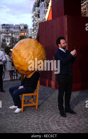 Paris, Frankreich. 19 Okt, 2017. Paris Die Domestikator von Atelier Van Lieshout die Fiac International Art Fair in Paris. Credit: Fausto Marci/Alamy leben Nachrichten Stockfoto