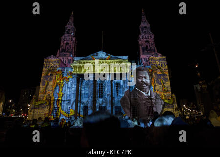 Leeds, Großbritannien. Oktober 2017. Eine allgemeine Ansicht einer Kathedrale, die während des Leeds Festivals von Lichtkunst bedeckt ist. Light Night Leeds ist ein jährlich stattfindendes kostenloses Multi-Arts- und Light-Festival, das im Oktober zwei Nächte im Stadtzentrum von Leeds stattfindet. Ab 2005 ist die Veranstaltung von Jahr zu Jahr gewachsen und 2016 wurde sie von rund 80,000 Menschen genossen. Kredit: Rahman Hassani/SOPA/ZUMA Wire/Alamy Live News Stockfoto