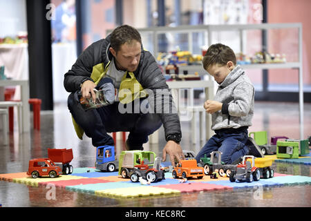 Zlin, Tschechische Republik. Oktober 2017. Die Ausstellung Phenomen Igracek wurde am 20. Oktober 2017 in Zlin, Tschechien, eröffnet. Mehrere Hundert beliebter Spielzeugfiguren sind zu sehen. Quelle: Dalibor Gluck/CTK Photo/Alamy Live News Stockfoto