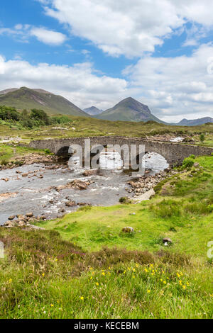 Sligachan Old Bridge mit Blick auf die Cuillin Gebirge, Isle Of Skye Highland, Schottland Stockfoto