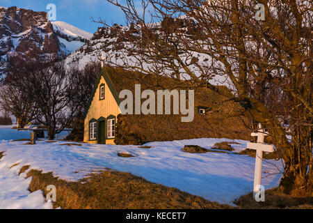 Hofskirkja Kirche ist ein schöner Rasen Kirche in der öraefi Region im Südosten Islands. Es gibt nur 6 rasen Kirchen noch in Island Stockfoto