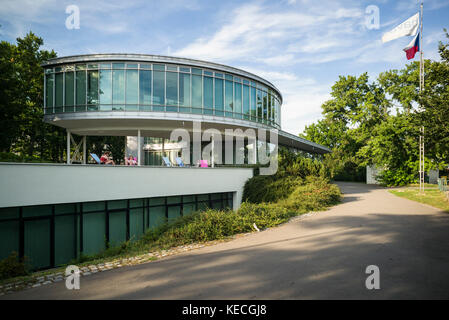 Prag. Der Tschechischen Republik. Expo '58 Pavillon in Letna Park entworfen von František Cubr, Josef Hrubý & Zdeněk Pokorný für das Jahr 1958 der Brüsseler Weltausstellung. Stockfoto