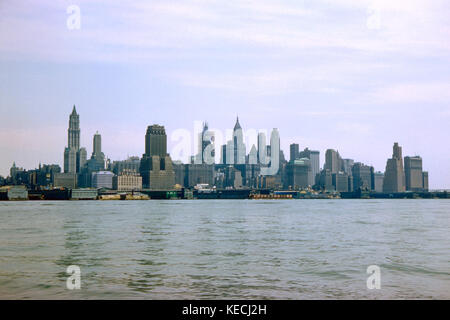 Skyline, das Bankenviertel und Batterie, Aussicht vom Hudson River, Manhattan, New York City, New York, USA, August 1959 Stockfoto