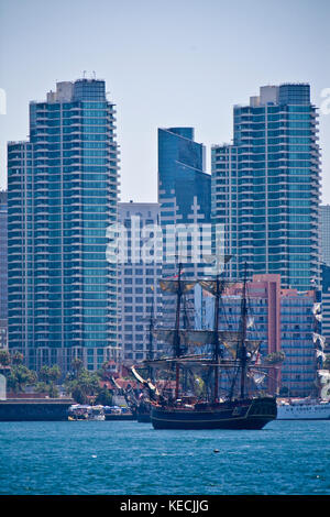 Tall Ship HMS Bounty an das Festival der Segel in San Diego, CA USA. Die Bounty wurde 1960 für MGM Studios "Meuterei auf der Bounty mit Marlon bran gebaut Stockfoto