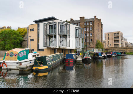 Moderne neue Wohnblocks neben dem Union Canal im neu gestalteten Stadtteil Edinburgh Quay am Fountainbridge in Edinburgh, Schottland, Großbritannien. Stockfoto