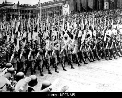 Parade zum Geburtstag Adolf Hitlers am 20. April 1939 in Berlin. | Nutzung weltweit Stockfoto