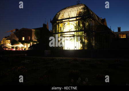 Gewächshaus in einem öffentlichen Garten in Nantes (Frankreich). Stockfoto