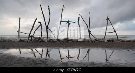 "Hokitika" schreiben am Strand von Hokitika, Südinsel, Neuseeland Stockfoto