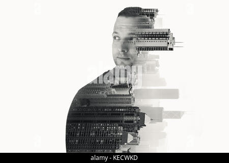 Double Exposure Konzept Collage. jungen europäischen Mann und modernen Stadtbild auf weißem Hintergrund, Schwarz und Weiß Foto Stockfoto