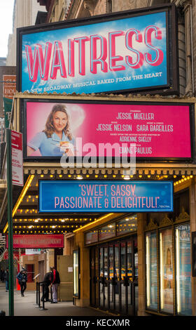 Kellnerin Broadway Theatre marquee NYC Stockfoto