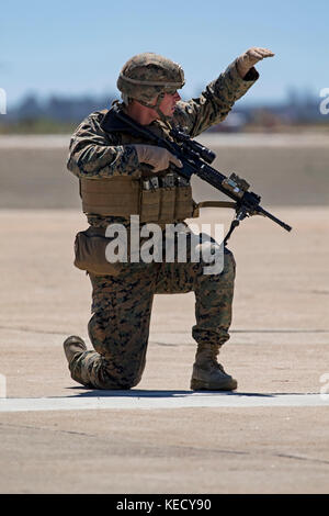 Soldat, der während magtf Demonstration im Miramar Airshow Stockfoto