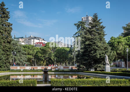 Madrid, Spanien - 15. Oktober 2017: Sabatini Gärten und den Königlichen Palast von Madrid. Die Sabatini Gärten sind Teil des Royal Palace in Madrid, Spanien. Stockfoto