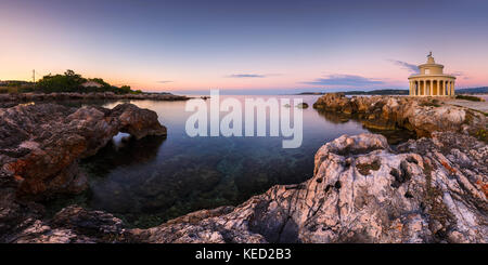 Morgen am Leuchtturm von Saint Theodoroi in der Nähe von Argostoli auf der Insel Kefalonia in Griechenland. Stockfoto