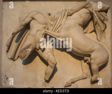 Marmor metope vom Parthenon, metope Süd (Xxviii). Dieser metope ist von der östlichen Hälfte von der Südseite des Tempels. im Süden Metopen im Stockfoto