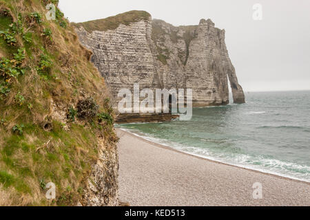 Etretat, Frankreich - Klippen am Cote d'Albatre (Alabaster Küste). Ein Teil der französischen Küste des Ärmelkanals. Stockfoto