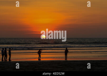 Sonnenuntergang auf der Cox Bazar Meer Strand. Cox's Bazar. Bangladesch Stockfoto