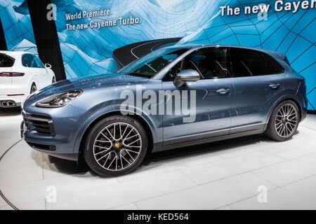 FRANKFURT, Deutschland - 13.09.2017: Neue 2018 Porsche Cayenne S Auto auf der Frankfurter Automobilausstellung IAA 2017 präsentiert. Stockfoto