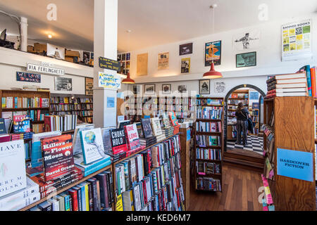 Innenansicht der historischen City Lights Bookstore, San Francisco, Kalifornien, USA Stockfoto