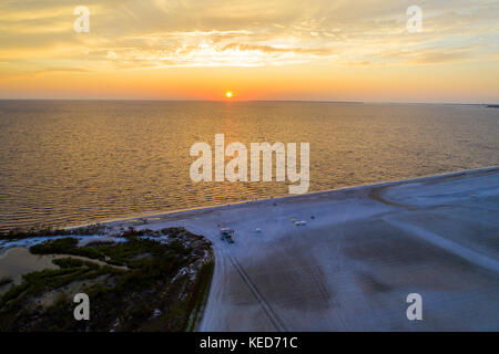 Fort Ft. Myers Beach Florida, Estero Barrier Island, Golf von Mexiko, Luftaufnahme von oben, Sand, Wasser, Sonnenuntergang, FL17092807d Stockfoto