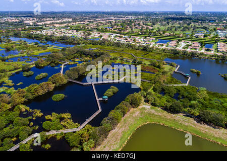 Delray Beach Florida, Wakodahatchee Nature Wetlands, erhöhter Boardwalk Trail, Luftaufnahme von oben, Wohnviertel beherbergt Häuser, FL17092838d Stockfoto