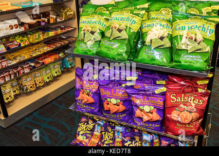 Miami Florida, MIA, Miami International Airport, Terminal, Konzession, diverse Dinge, Snacks, Tortilla-Chips, Display, Verkauf, Junk-Food, FL170628008 Stockfoto