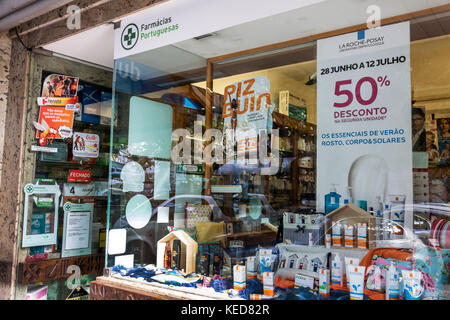 Lissabon Portugal, Rua Alexandre Herculano, Farmacias Portuguesas, Apotheke, Drogerie, Schild, Verkauf, Eingang, Schaufenster, hispanische, Immigranten, Portugue Stockfoto