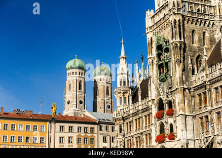 Marienkirche und Rathausplatz in München, Deutschland Stockfoto