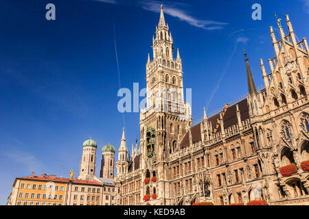 Marienkirche und Rathausplatz in München, Deutschland Stockfoto