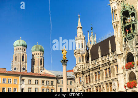 Marienkirche und Rathausplatz in München, Deutschland Stockfoto