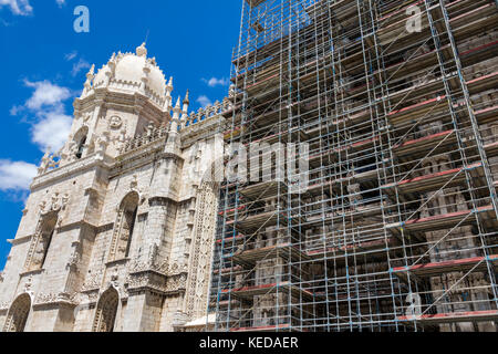 Lissabon Portugal, Belem, Mosteiro dos Jeronimos, Kloster Jeronimos, Außenansicht, Gotik, Manueline, Architektur, UNESCO-Weltkulturerbe, Gerüste Stockfoto