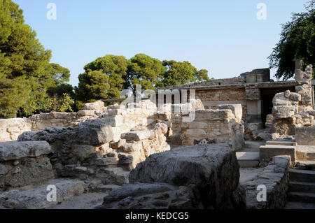 Allgemeine Ansicht der Reste der Palast von Knossos entfernt von einigen der mehr besucht restaurierten Fresken und Zimmer. Stockfoto