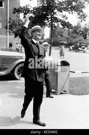 Franklin Roosevelt, Assistant Secretary of the Navy, Portrait WAVING, Washington DC, USA, Harris & Ewing, 1915 Stockfoto