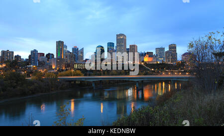 Die Edmonton, Kanada Stadtbild bei Nacht Stockfoto