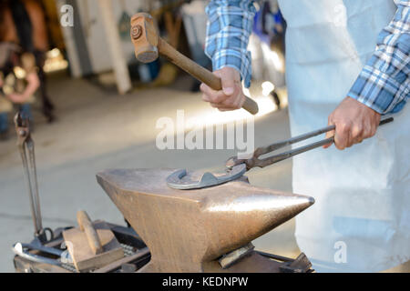 Nahaufnahme einer alten Schmiede Amboss Stockfoto