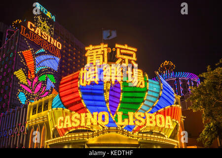 Macau, China - März 12, 2016: Casino Lisbao in der Nacht in Macau, China Stockfoto
